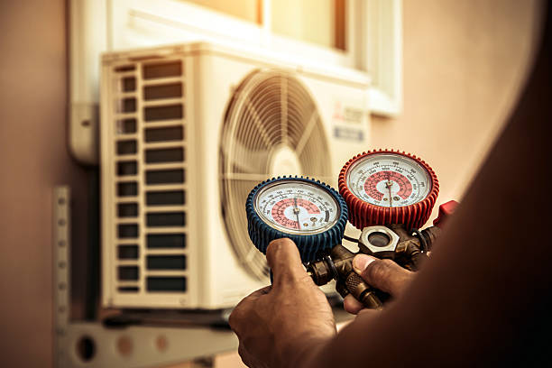 Professional Hvac technician working in Harrods Creek, KY